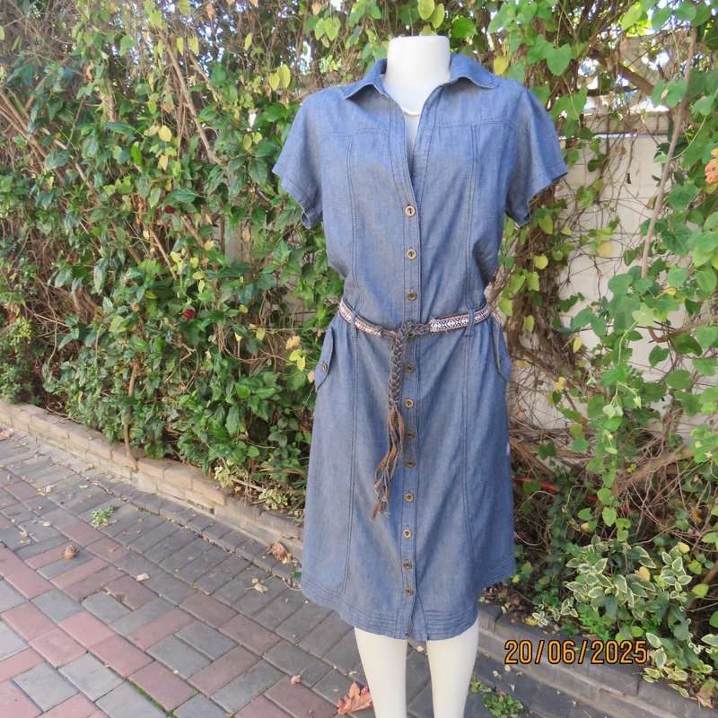 DONNA-CLAIRE blue denim button down short sleeve dress. Size 42. With belt.