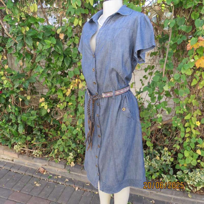 DONNA-CLAIRE blue denim button down short sleeve dress. Size 42. With belt.