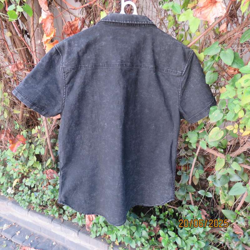 IDENTITY Urban Streetwear black washed out Size L short sleeve shirt. As new