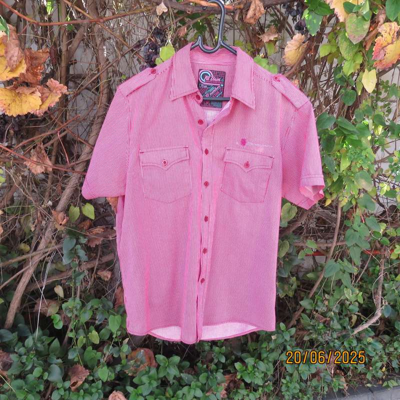 Men's RT DENIM red-white vertical striped short sleeve cotton shirt size Medium
