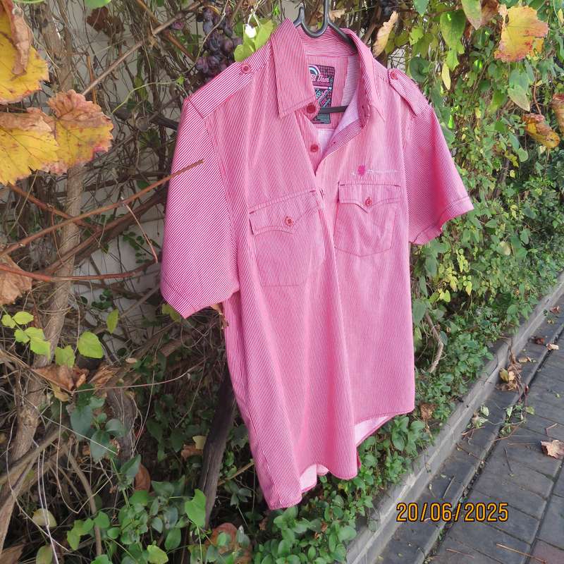 Men's RT DENIM red-white vertical striped short sleeve cotton shirt size Medium