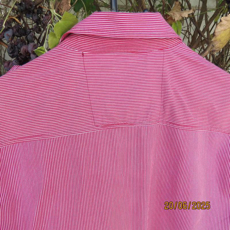 Men's RT DENIM red-white vertical striped short sleeve cotton shirt size Medium