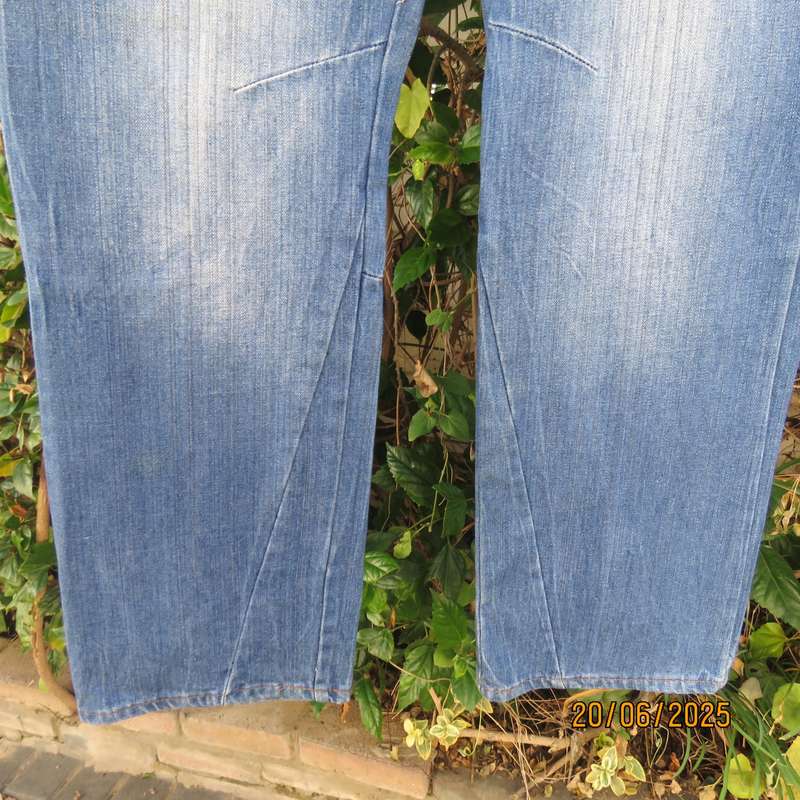 RT Denim men's modern blue denim cotton jeans. Size 38. As new