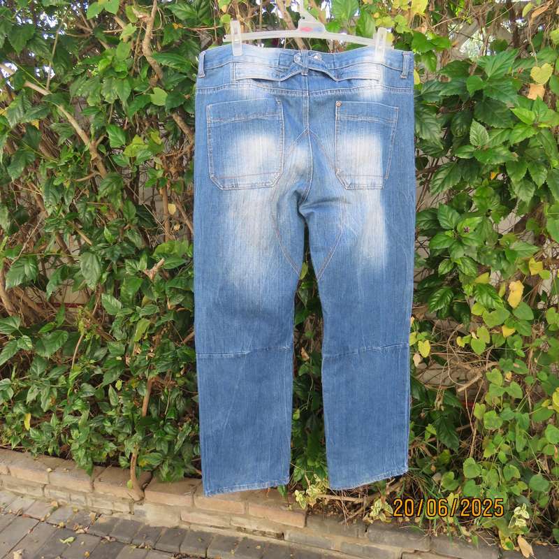 RT Denim men's modern blue denim cotton jeans. Size 38. As new