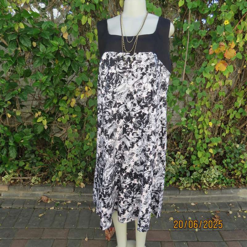 DONNA-CLAIRE satin cotton dress with black yoke and printed black-white body. Size 48