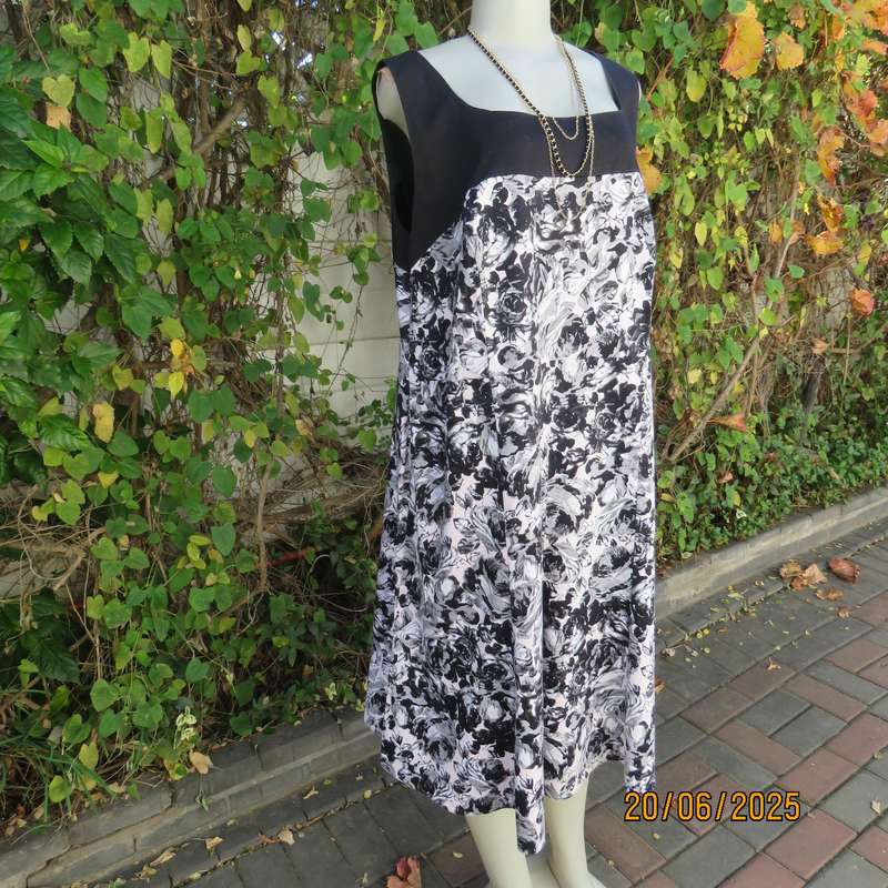 DONNA-CLAIRE satin cotton dress with black yoke and printed black-white body. Size 48