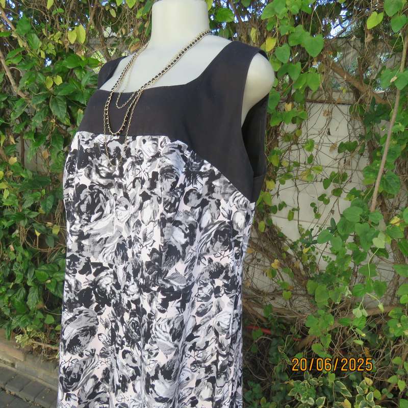 DONNA-CLAIRE satin cotton dress with black yoke and printed black-white body. Size 48