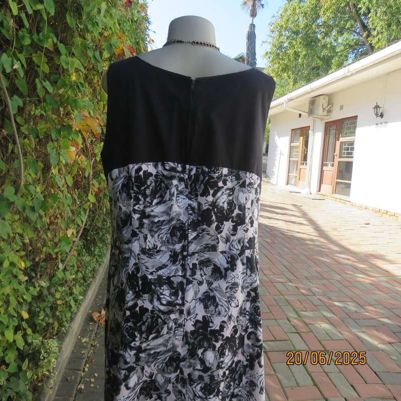 DONNA-CLAIRE satin cotton dress with black yoke and printed black-white body. Size 48
