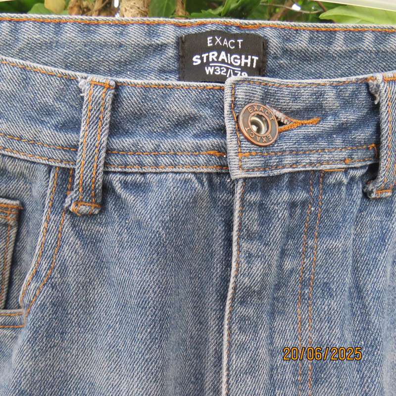 EXACT men's blue denim straight leg jeans size 32. 100% cotton.
