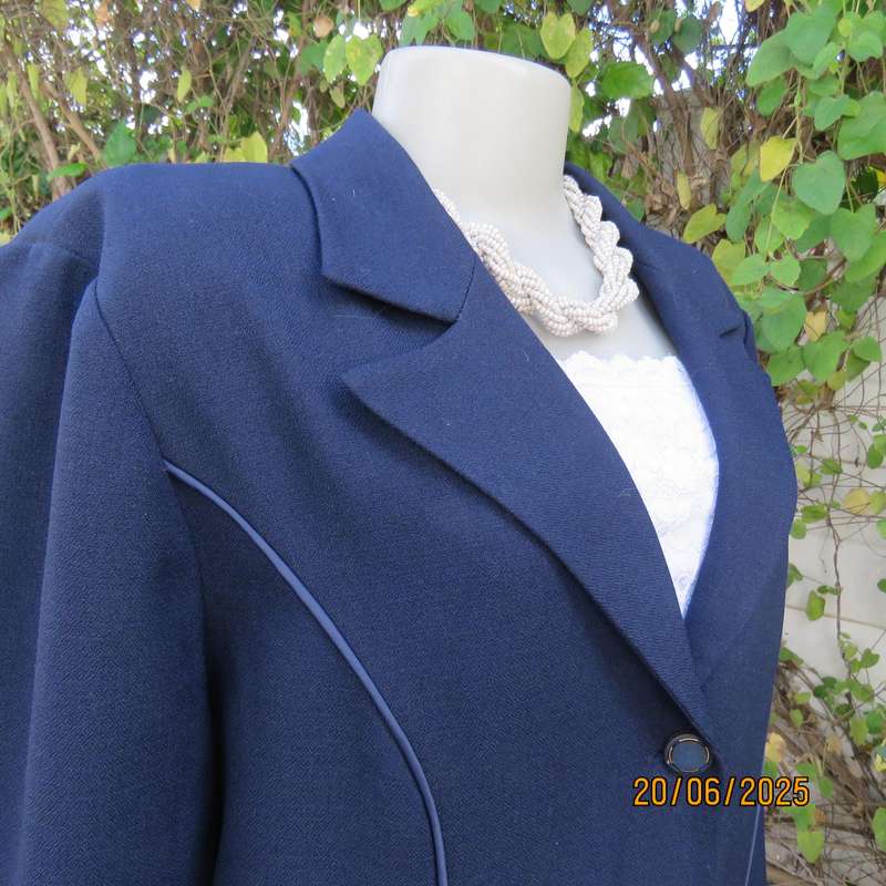 KARISMA  navy 2 pc skirt suit both pieces fully lined. Size 40-16. Tailored jacket.