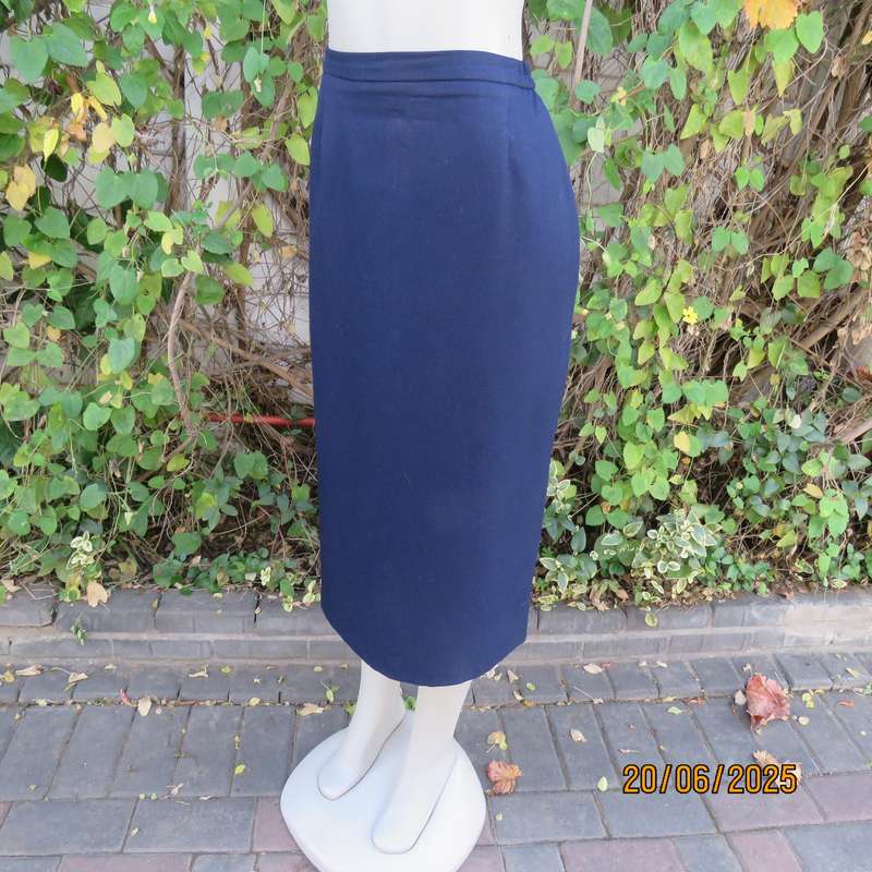 KARISMA  navy 2 pc skirt suit both pieces fully lined. Size 40-16. Tailored jacket.