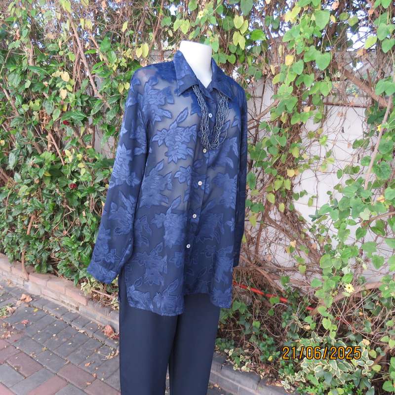 MOONDROPS navy opaque with embossed flowers. Long sleeves. Size 44