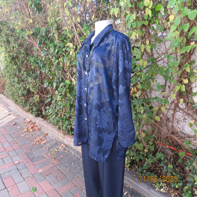 MOONDROPS navy opaque with embossed flowers. Long sleeves. Size 44