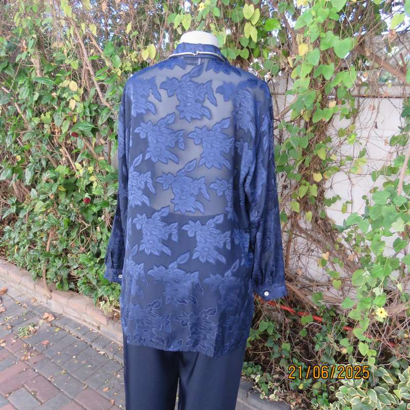 MOONDROPS navy opaque with embossed flowers. Long sleeves. Size 44