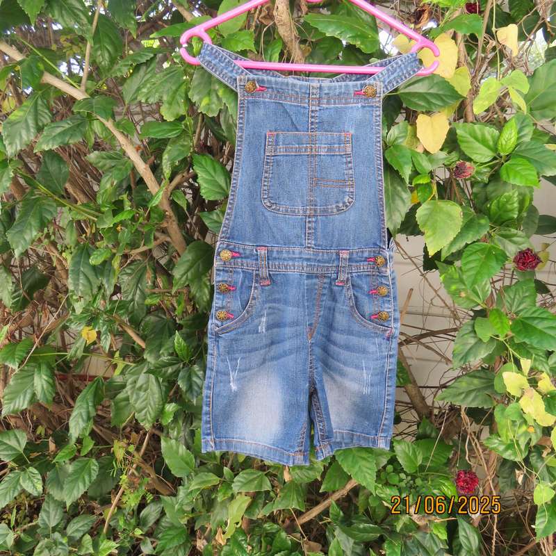 Cute blue denim jean girls dungaree for 4 to 5 yr old. Adjustable straps.