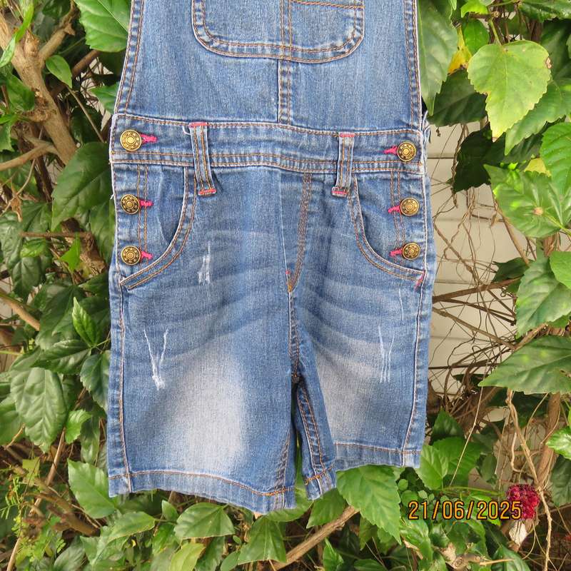 Cute blue denim jean girls dungaree for 4 to 5 yr old. Adjustable straps.