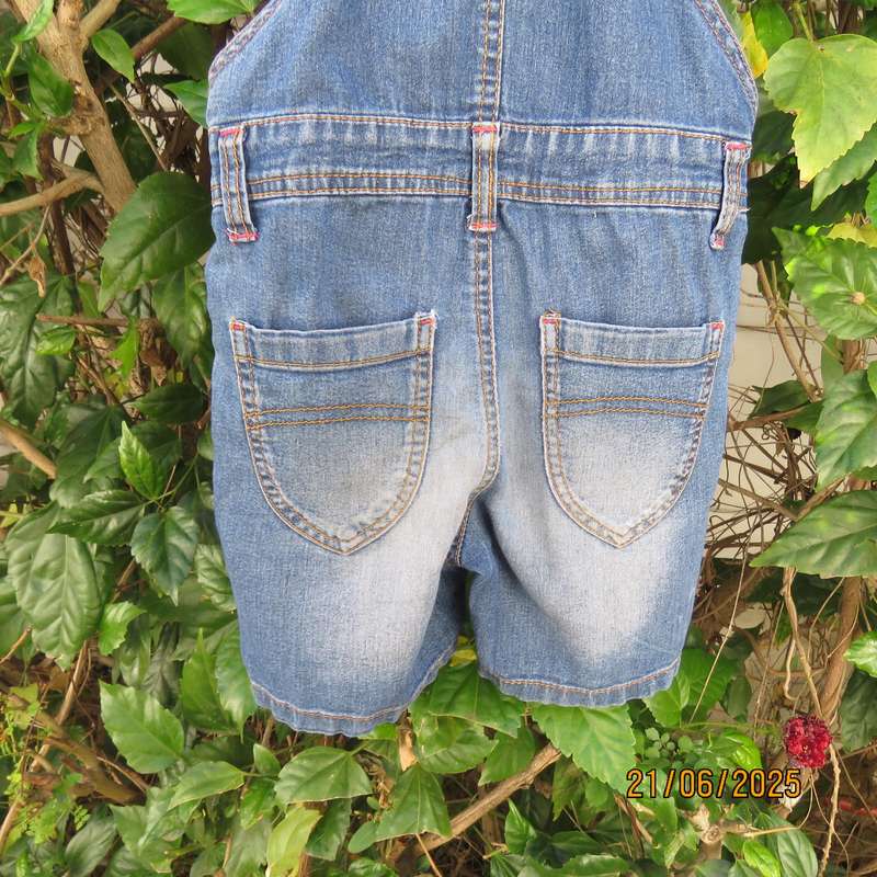 Cute blue denim jean girls dungaree for 4 to 5 yr old. Adjustable straps.