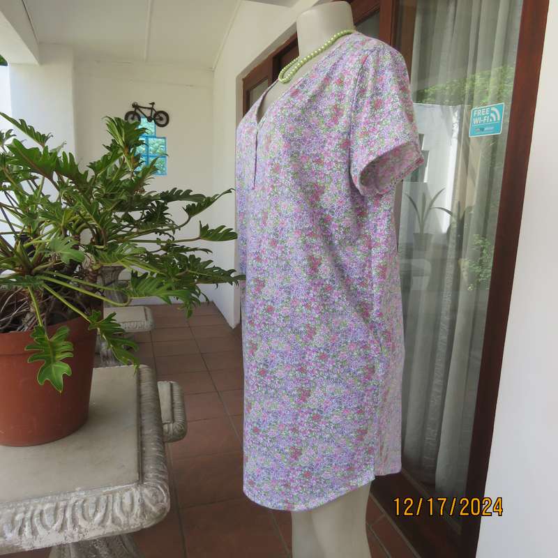 Comfy viscose-cotton blend small pink-green floral nighty with capped sleeves. Size 36.V neck.As new