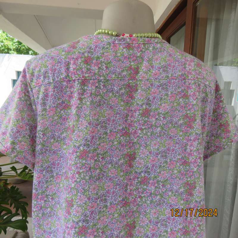 Comfy viscose-cotton blend small pink-green floral nighty with capped sleeves. Size 36.V neck.As new