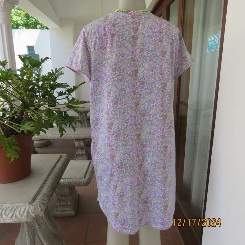 Comfy viscose-cotton blend small pink-green floral nighty with capped sleeves. Size 36.V neck.As new