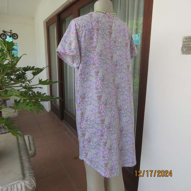Comfy viscose-cotton blend small pink-green floral nighty with capped sleeves. Size 36.V neck.As new