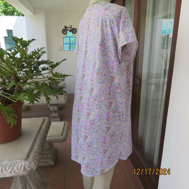 Comfy viscose-cotton blend small pink-green floral nighty with capped sleeves. Size 36.V neck.As new