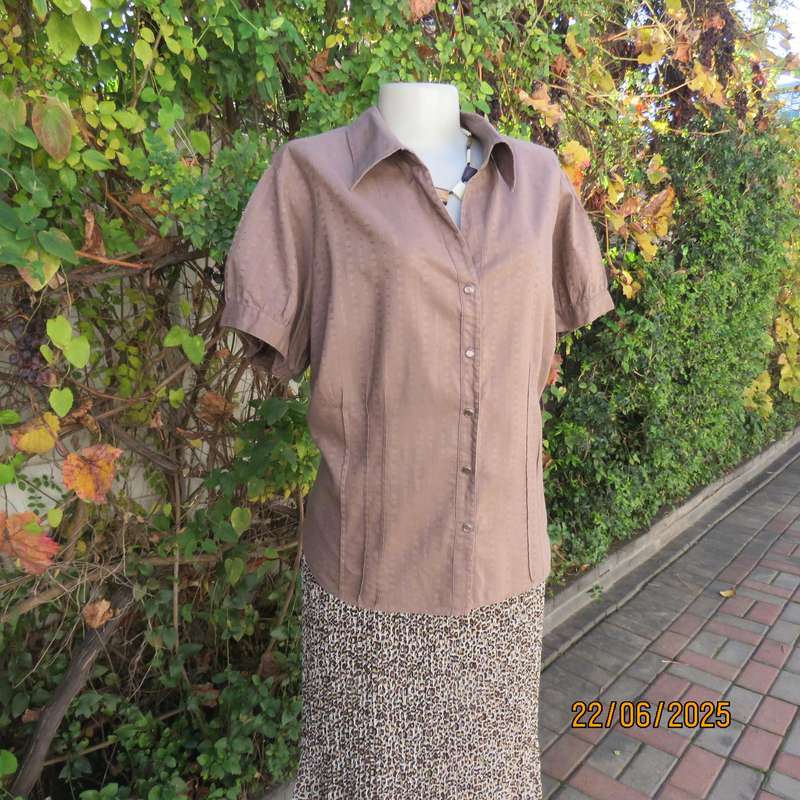 Coffee Colour Cotton Vertical Embossed Striped Shirt Short Sleeves Size 46
