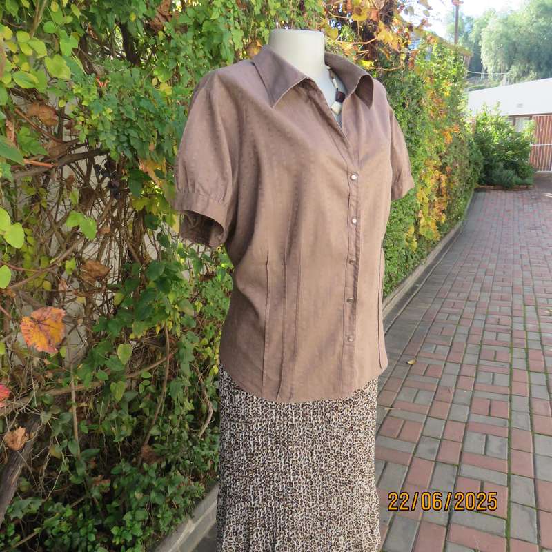 Coffee Colour Cotton Vertical Embossed Striped Shirt Short Sleeves Size 46