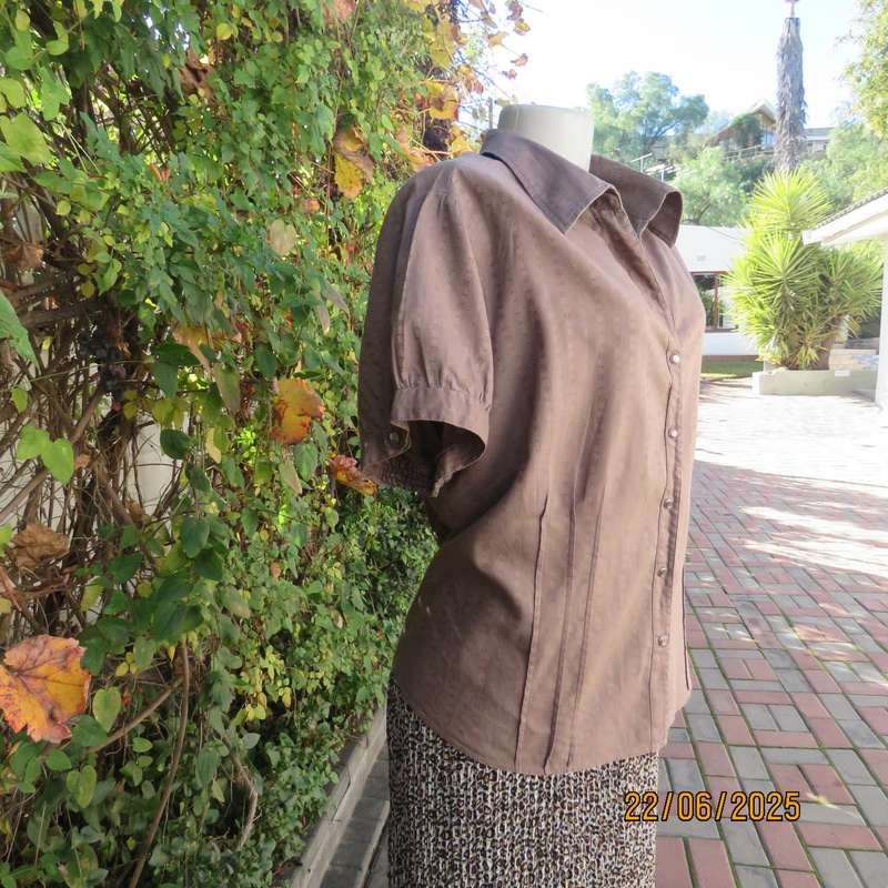 Coffee Colour Cotton Vertical Embossed Striped Shirt Short Sleeves Size 46