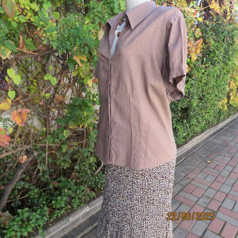 Coffee Colour Cotton Vertical Embossed Striped Shirt Short Sleeves Size 46