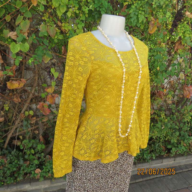NEW FEELING mustard stretch polyester lace peplum top. Size 32. Long sleeves.