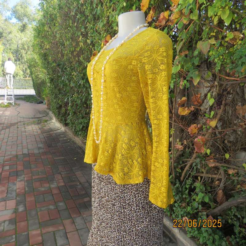 NEW FEELING mustard stretch polyester lace peplum top. Size 32. Long sleeves.