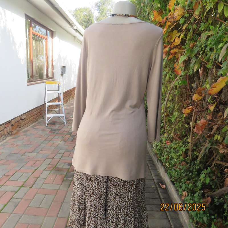 EXACT ecru colour extra long stretch polyester slip over top size 40. Good cond.