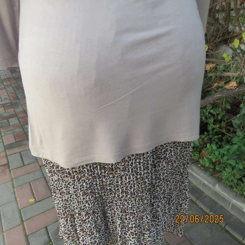 EXACT ecru colour extra long stretch polyester slip over top size 40. Good cond.
