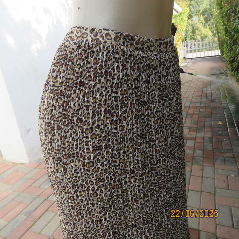 Animal print permanent pleated skirt with brown stretch polyester inner layer. Size 46