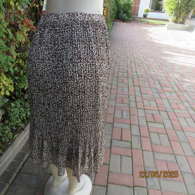 Animal print permanent pleated skirt with brown stretch polyester inner layer. Size 46