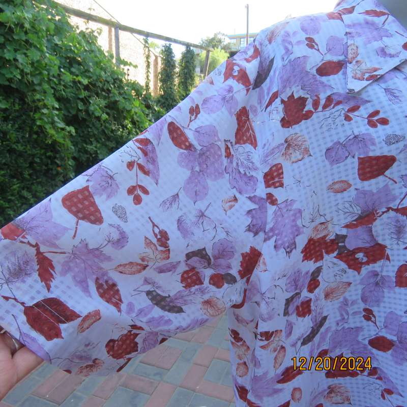 Innovative white opaque tiny check button down top with rust-pink leaves. Size 48. Double collar.