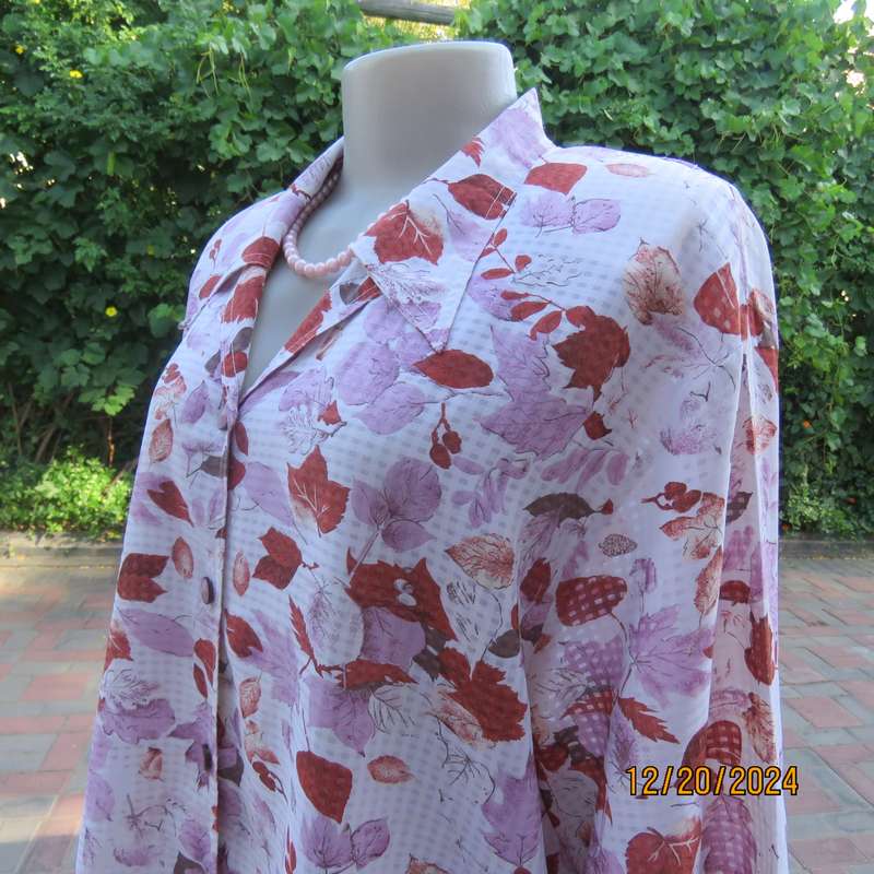 Innovative white opaque tiny check button down top with rust-pink leaves. Size 48. Double collar.