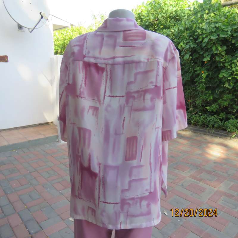 Boutique made button down short sleeve open collar top. Pleated yokes.Size 50 Pink print.