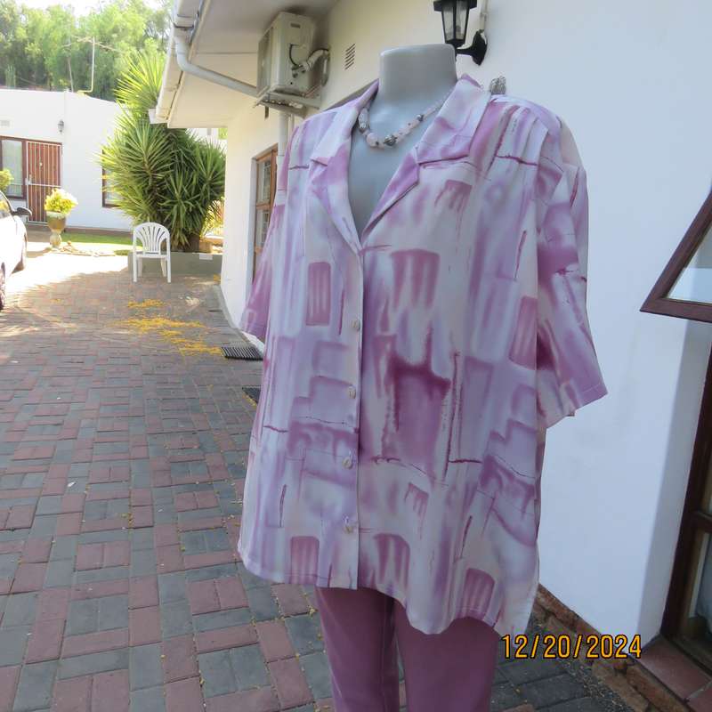 Boutique made button down short sleeve open collar top. Pleated yokes.Size 50 Pink print.