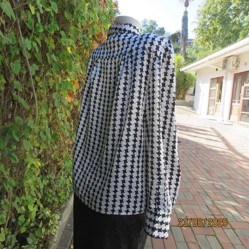 Black-white houndstooth silky shiny polyester long sleeve top. Tie collar. Size 40.