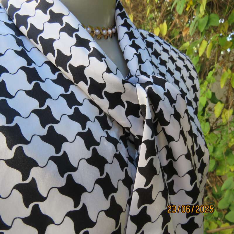 Black-white houndstooth silky shiny polyester long sleeve top. Tie collar. Size 40.