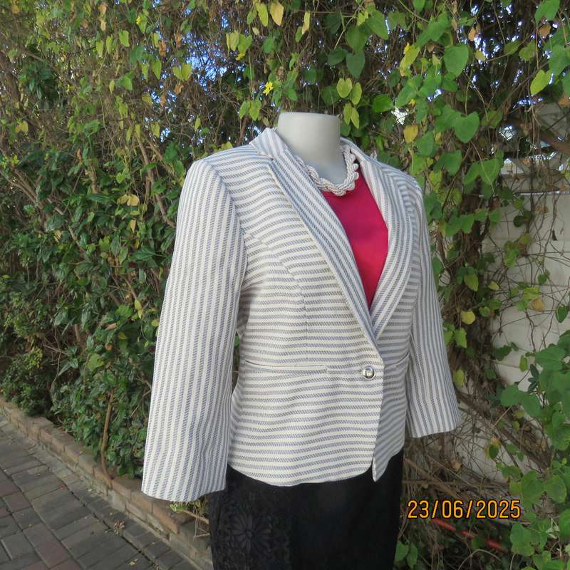 OASIS cream-grey horizontal striped short tailored jacket. Size 36.