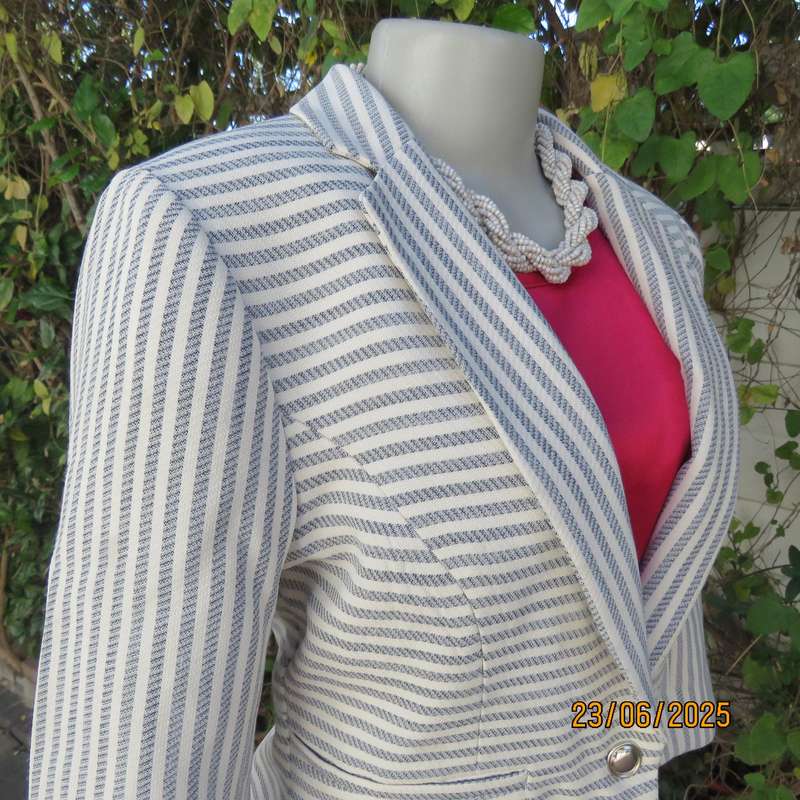 OASIS cream-grey horizontal striped short tailored jacket. Size 36.
