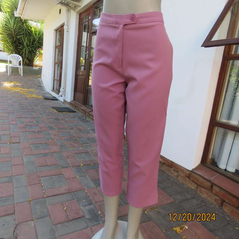 Fabulous turkish rose pink capri pants size 36 in 100% polyester. By CASUAL AMERICAN. As new cond.
