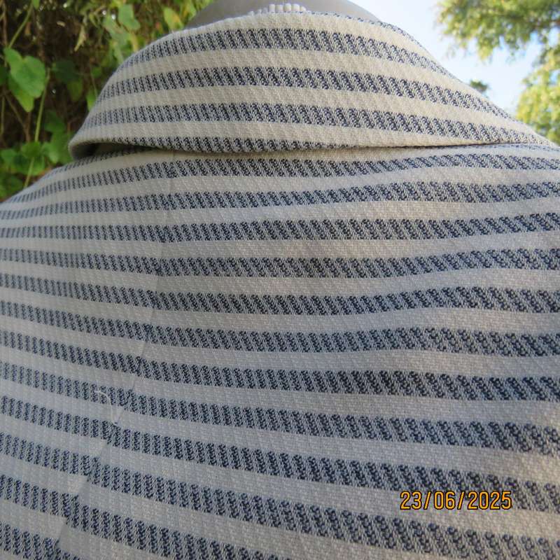 OASIS cream-grey horizontal striped short tailored jacket. Size 36.