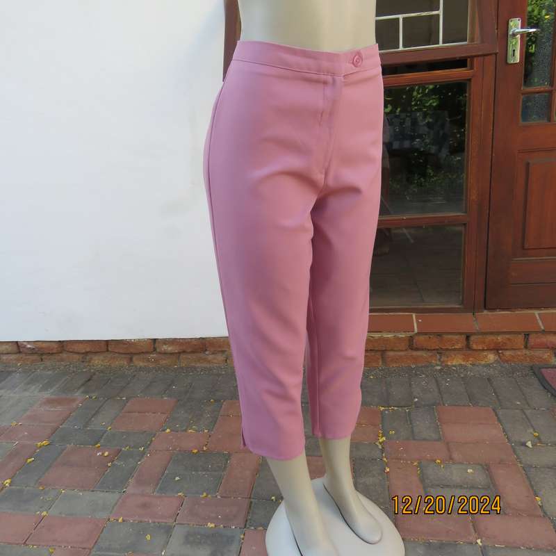 Fabulous turkish rose pink capri pants size 36 in 100% polyester. By CASUAL AMERICAN. As new cond.