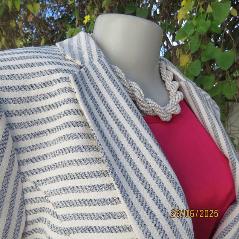 OASIS cream-grey horizontal striped short tailored jacket. Size 36.