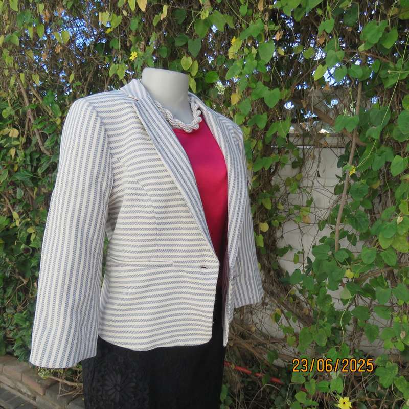 OASIS cream-grey horizontal striped short tailored jacket. Size 36.