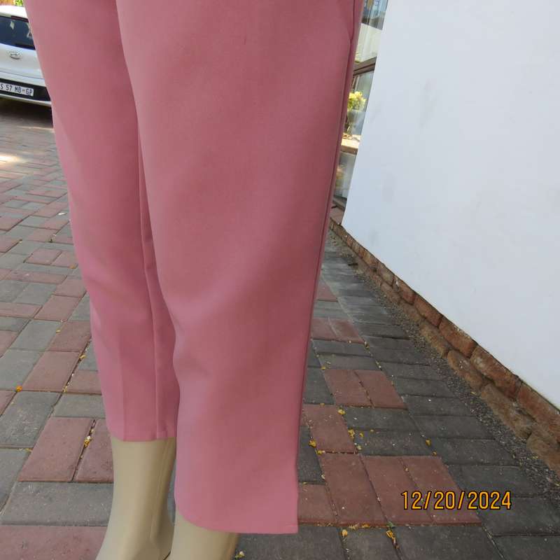 Fabulous turkish rose pink capri pants size 36 in 100% polyester. By CASUAL AMERICAN. As new cond.